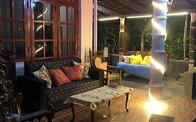 Thisal Guest House